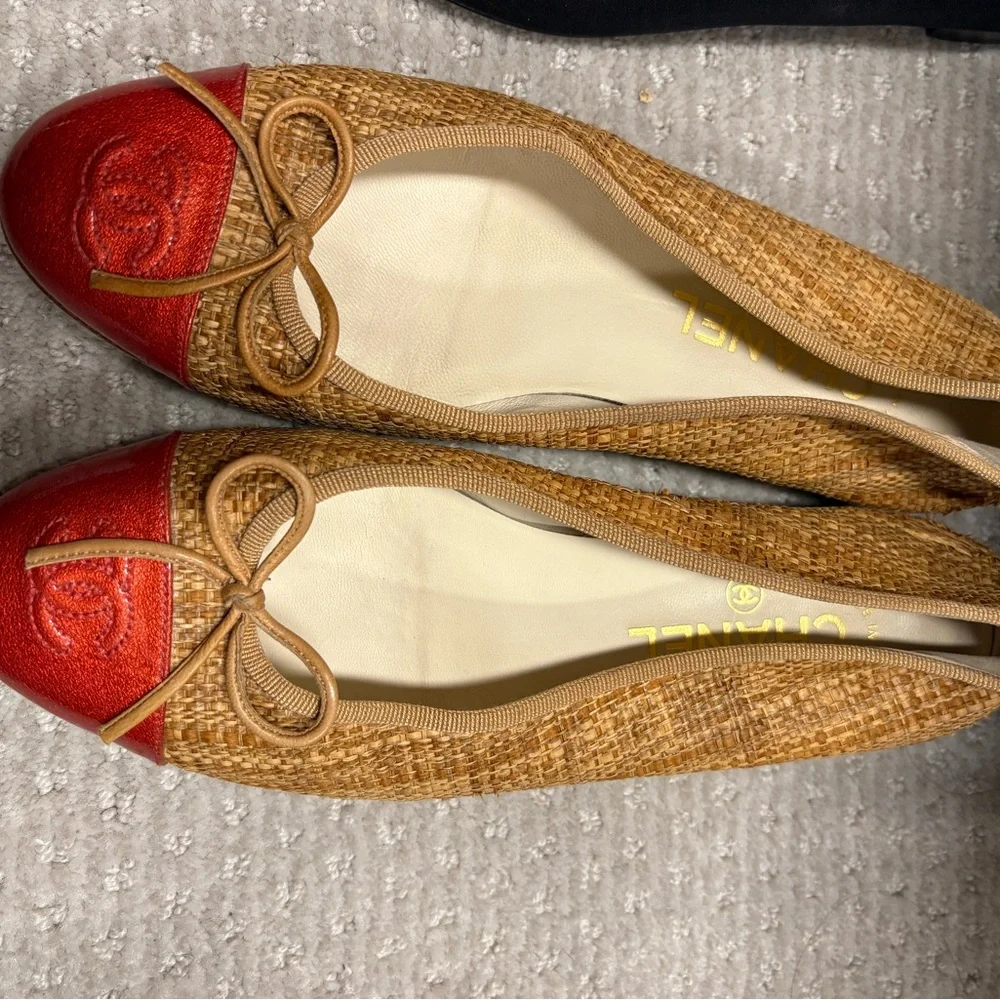 CHANEL raffia flats with red toe